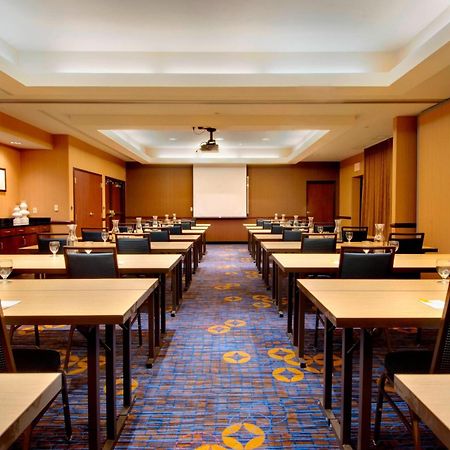Courtyard By Marriott Madison East Hotell Exteriör bild