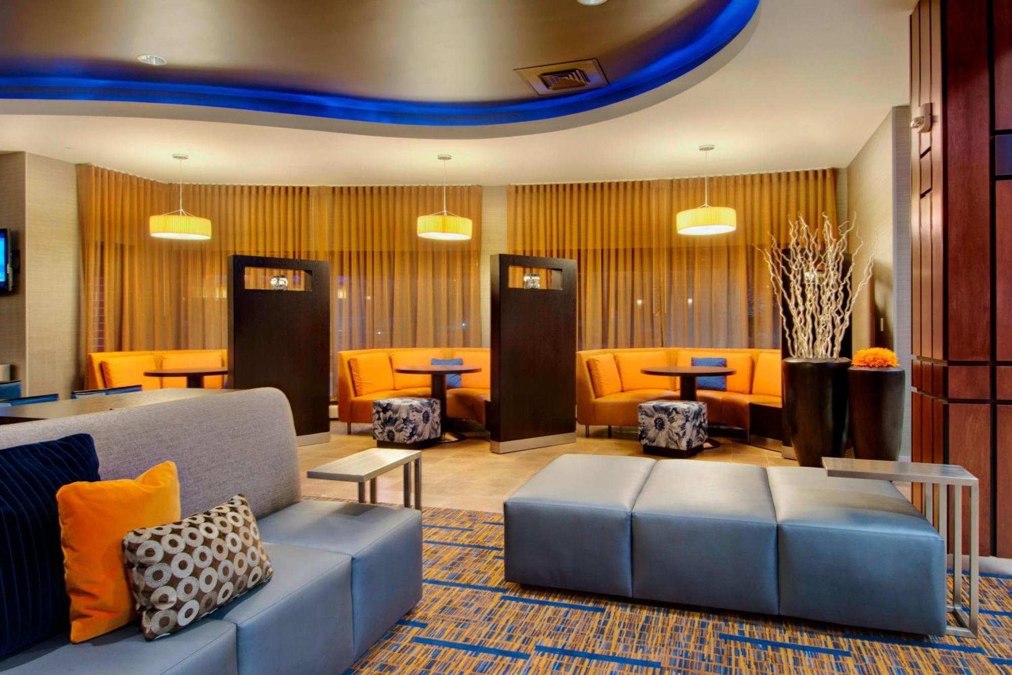 Courtyard By Marriott Madison East Hotell Exteriör bild