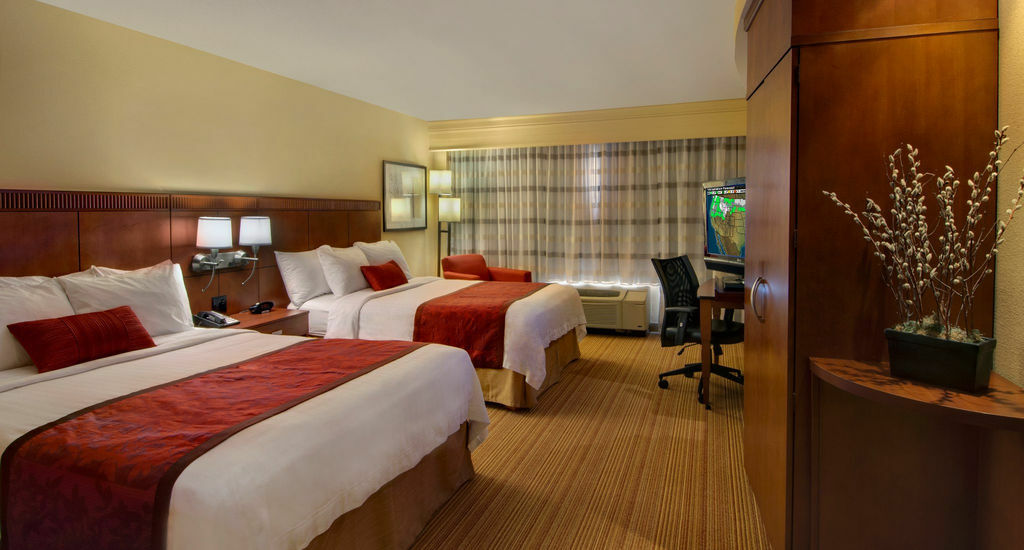 Courtyard By Marriott Madison East Hotell Exteriör bild