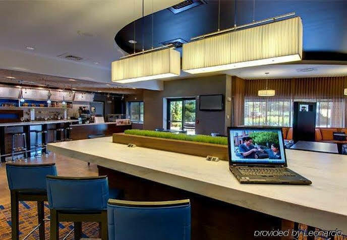 Courtyard By Marriott Madison East Hotell Exteriör bild